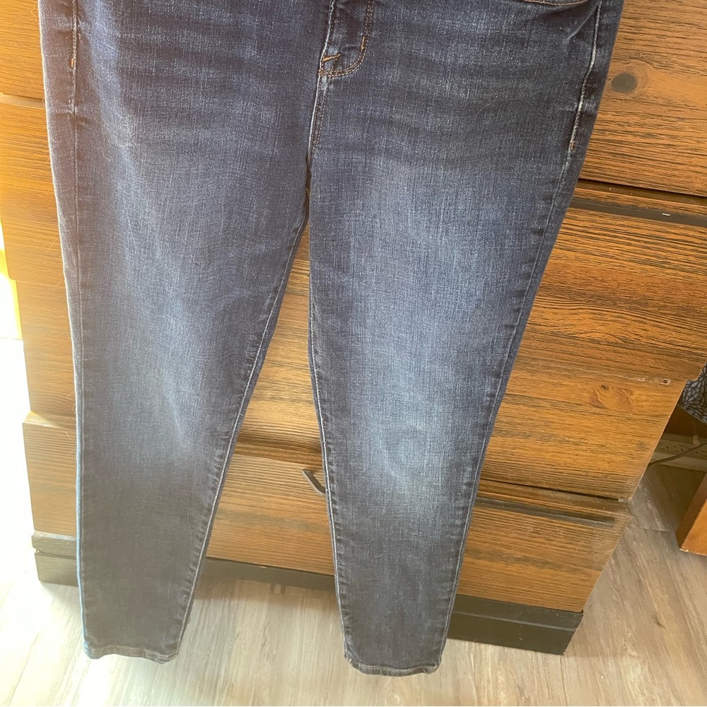 Women’s straight high wasted jean